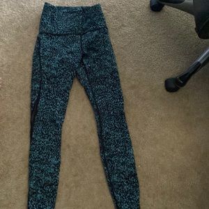 Lululemon tight size 4 green/blue mesh side barely worn